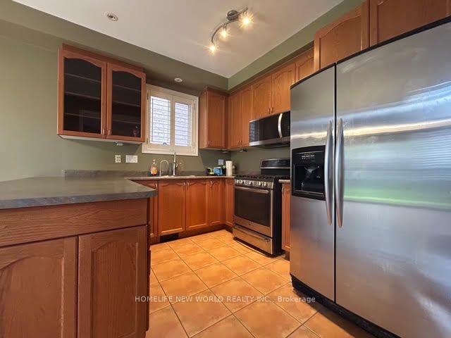 Photo 4 of 30 Chippingwood Manor, Aurora, Bayview Wellington — HOMEH