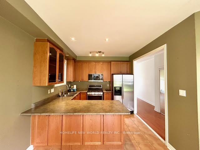 Photo 5 of 30 Chippingwood Manor, Aurora, Bayview Wellington — HOMEH