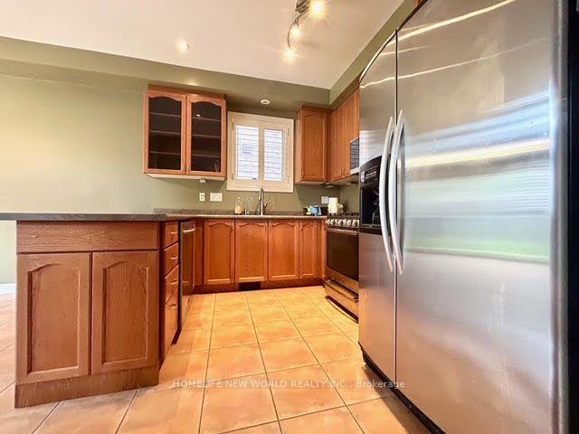 Photo 6 of 30 Chippingwood Manor, Aurora, Bayview Wellington — HOMEH