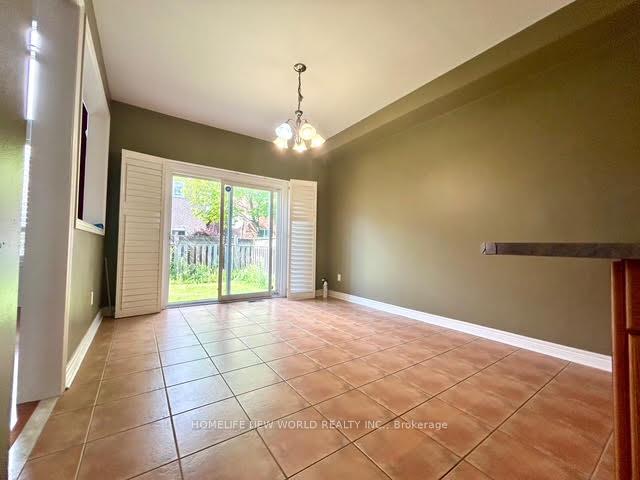Photo 8 of 30 Chippingwood Manor, Aurora, Bayview Wellington — HOMEH