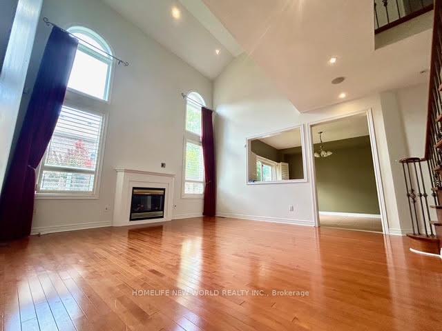Photo 11 of 30 Chippingwood Manor, Aurora, Bayview Wellington — HOMEH