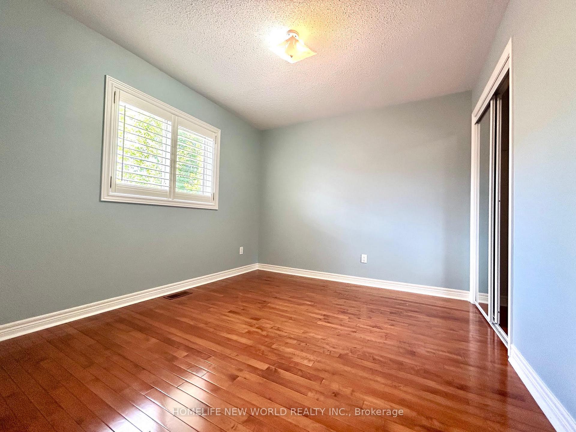 Photo 13 of 30 Chippingwood Manor, Aurora, Bayview Wellington — HOMEH