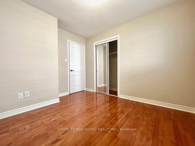 Photo 16 of 30 Chippingwood Manor, Aurora, Bayview Wellington — HOMEH