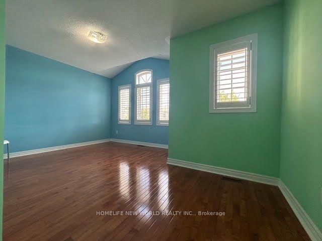 Photo 18 of 30 Chippingwood Manor, Aurora, Bayview Wellington — HOMEH