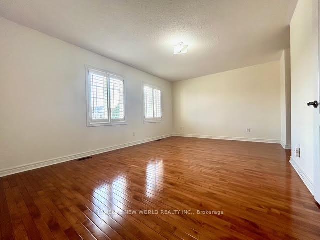 Photo 19 of 30 Chippingwood Manor, Aurora, Bayview Wellington — HOMEH