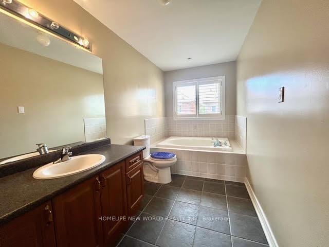 Photo 21 of 30 Chippingwood Manor, Aurora, Bayview Wellington — HOMEH