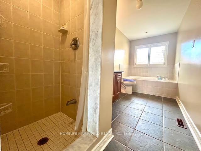 Photo 23 of 30 Chippingwood Manor, Aurora, Bayview Wellington — HOMEH