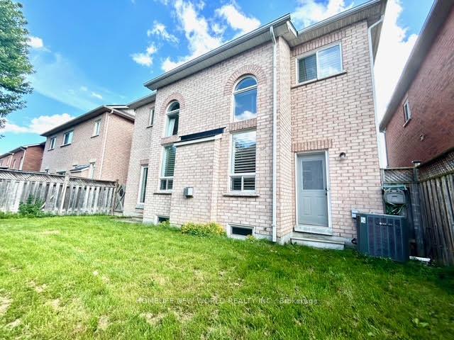 Photo 28 of 30 Chippingwood Manor, Aurora, Bayview Wellington — HOMEH