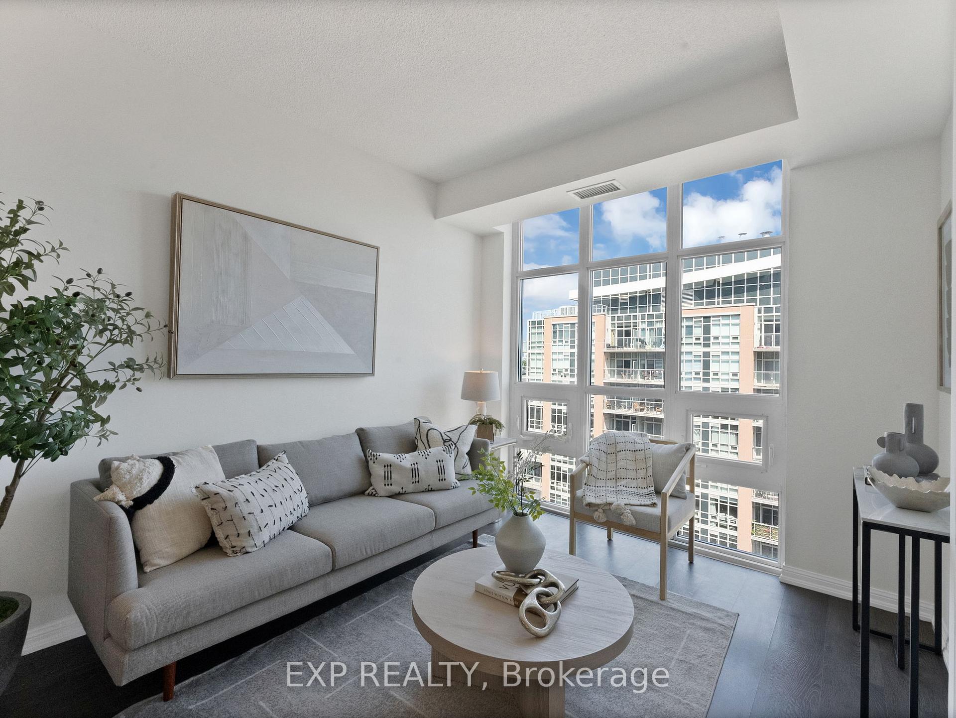 Front of Unit 2202, 75 East Liberty Street