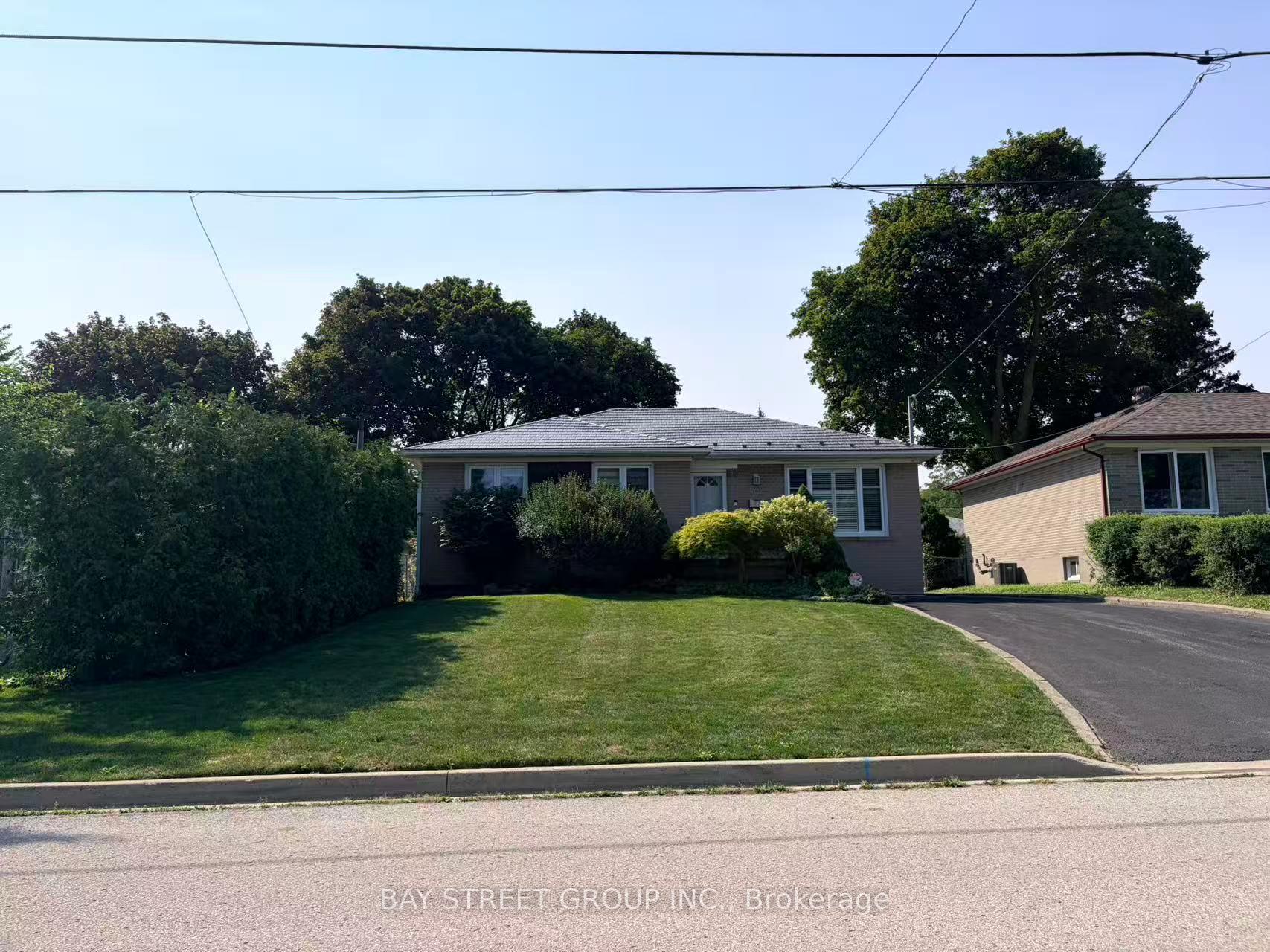 Photo 1 of 402 Osiris Drive, Richmond Hill, Crosby — HOMEH