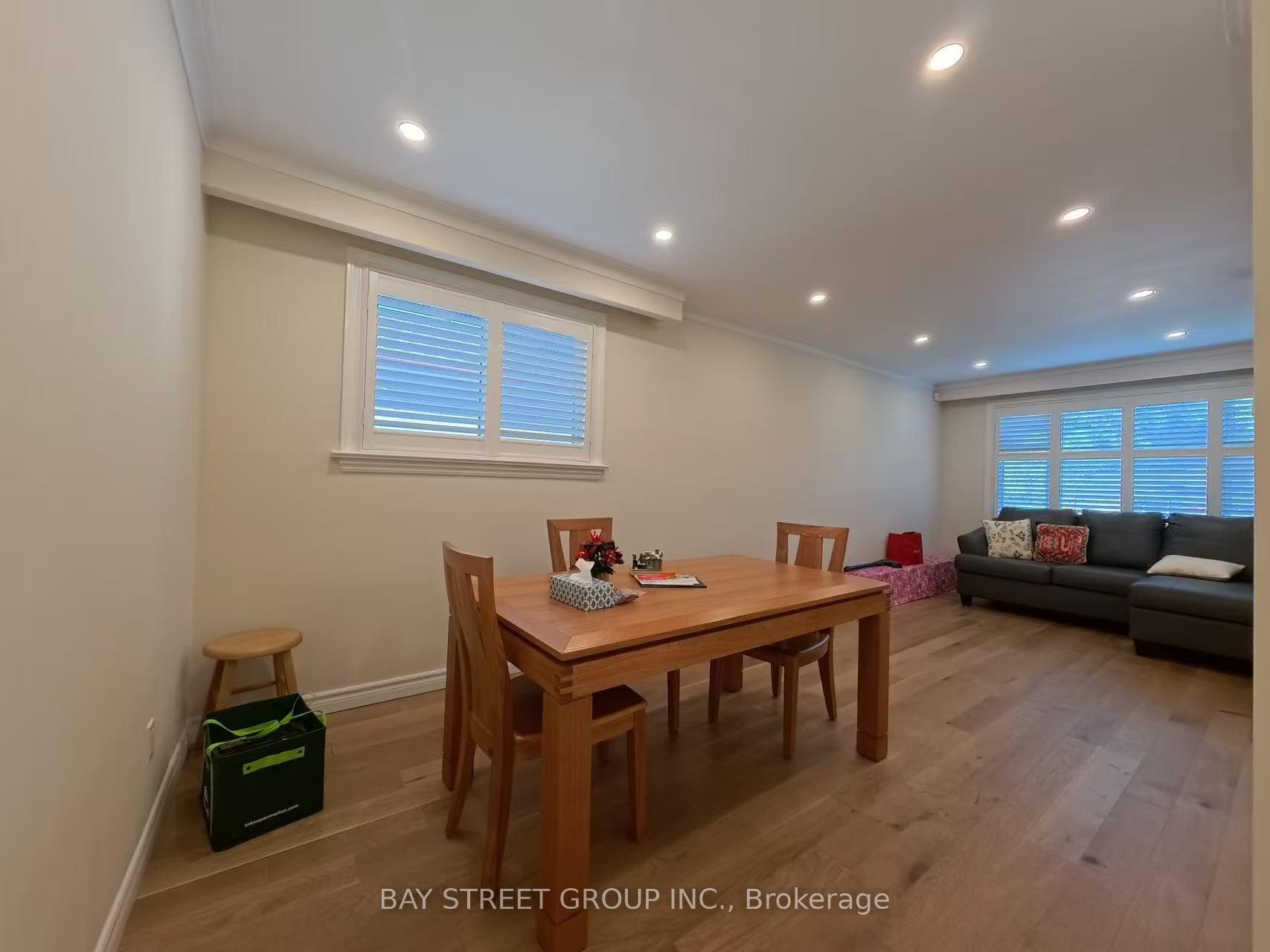 Photo 5 of 402 Osiris Drive, Richmond Hill, Crosby — HOMEH