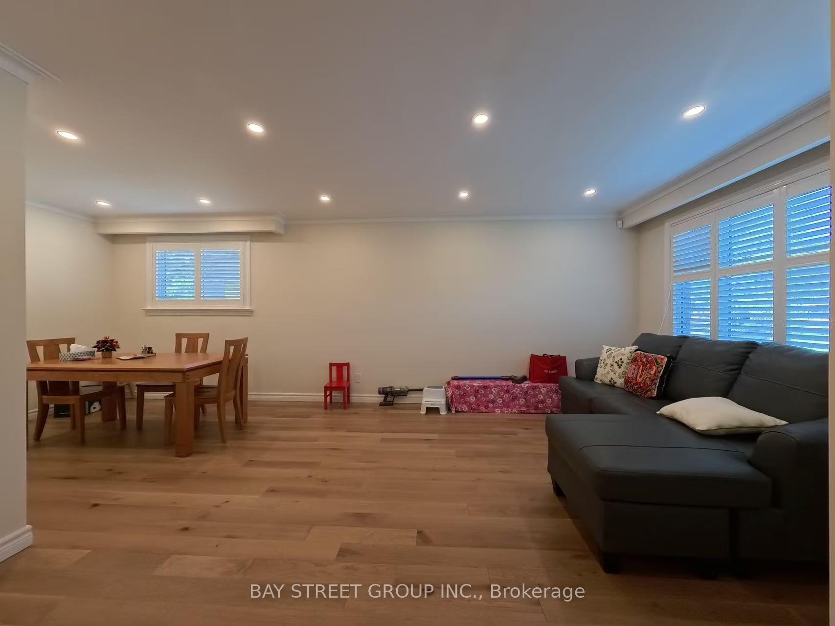Photo 8 of 402 Osiris Drive, Richmond Hill, Crosby — HOMEH