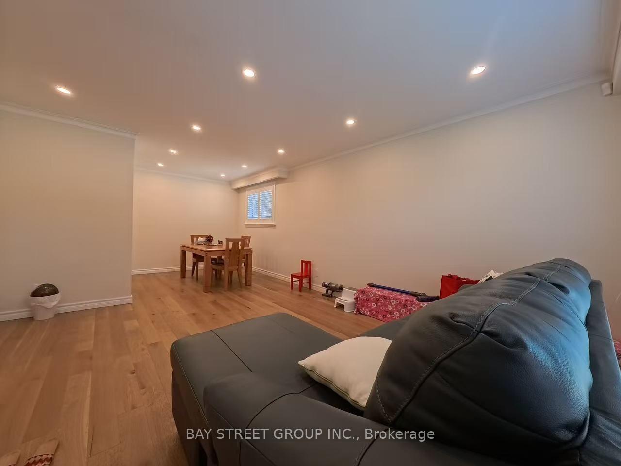 Photo 9 of 402 Osiris Drive, Richmond Hill, Crosby — HOMEH