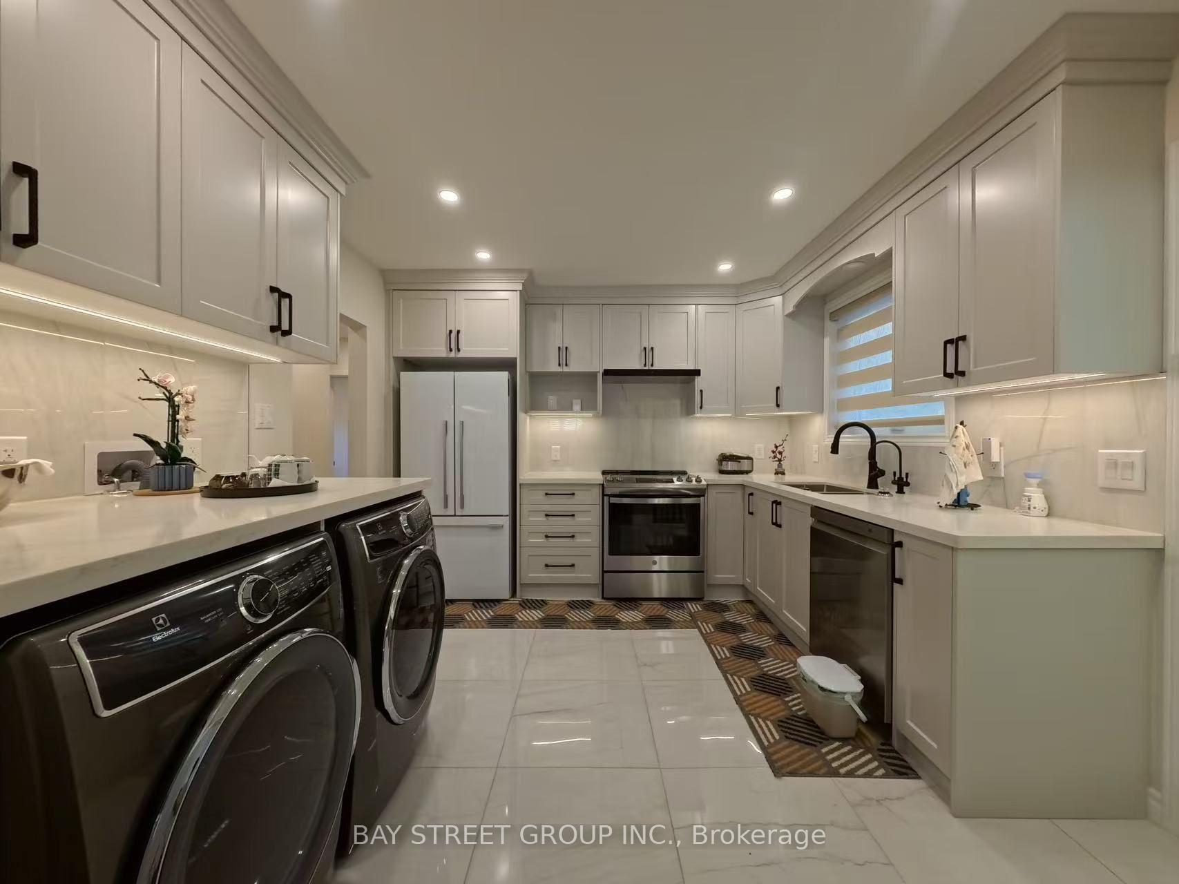 Photo 12 of 402 Osiris Drive, Richmond Hill, Crosby — HOMEH