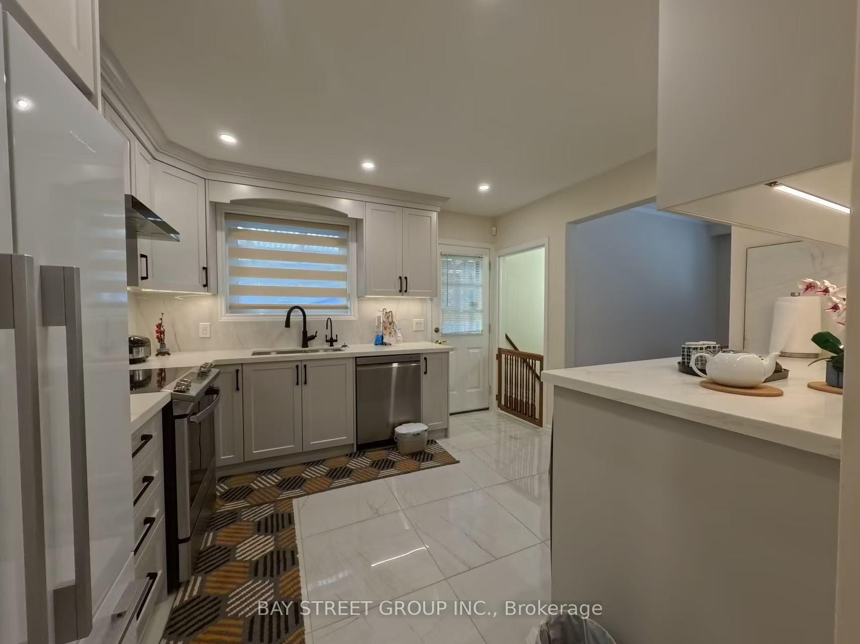Photo 13 of 402 Osiris Drive, Richmond Hill, Crosby — HOMEH