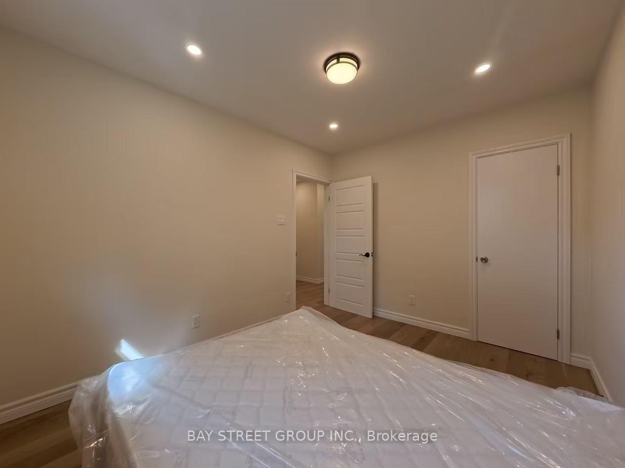 Photo 14 of 402 Osiris Drive, Richmond Hill, Crosby — HOMEH