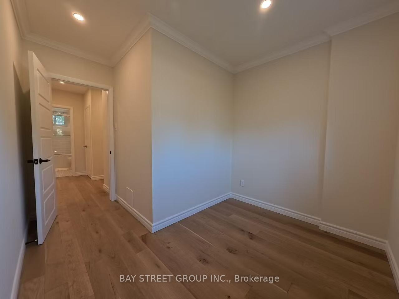 Photo 18 of 402 Osiris Drive, Richmond Hill, Crosby — HOMEH