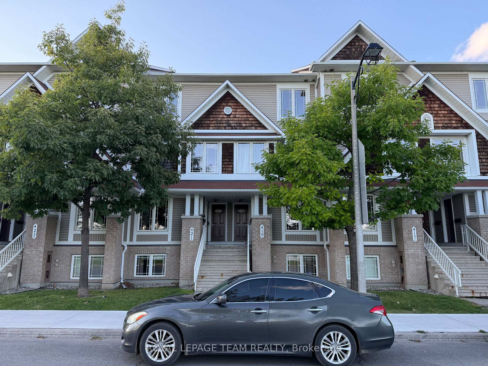 Photo 2 of Unit A, 419 Chapman Mills Drive, Ottawa, Barrhaven - Strandherd — HOMEH