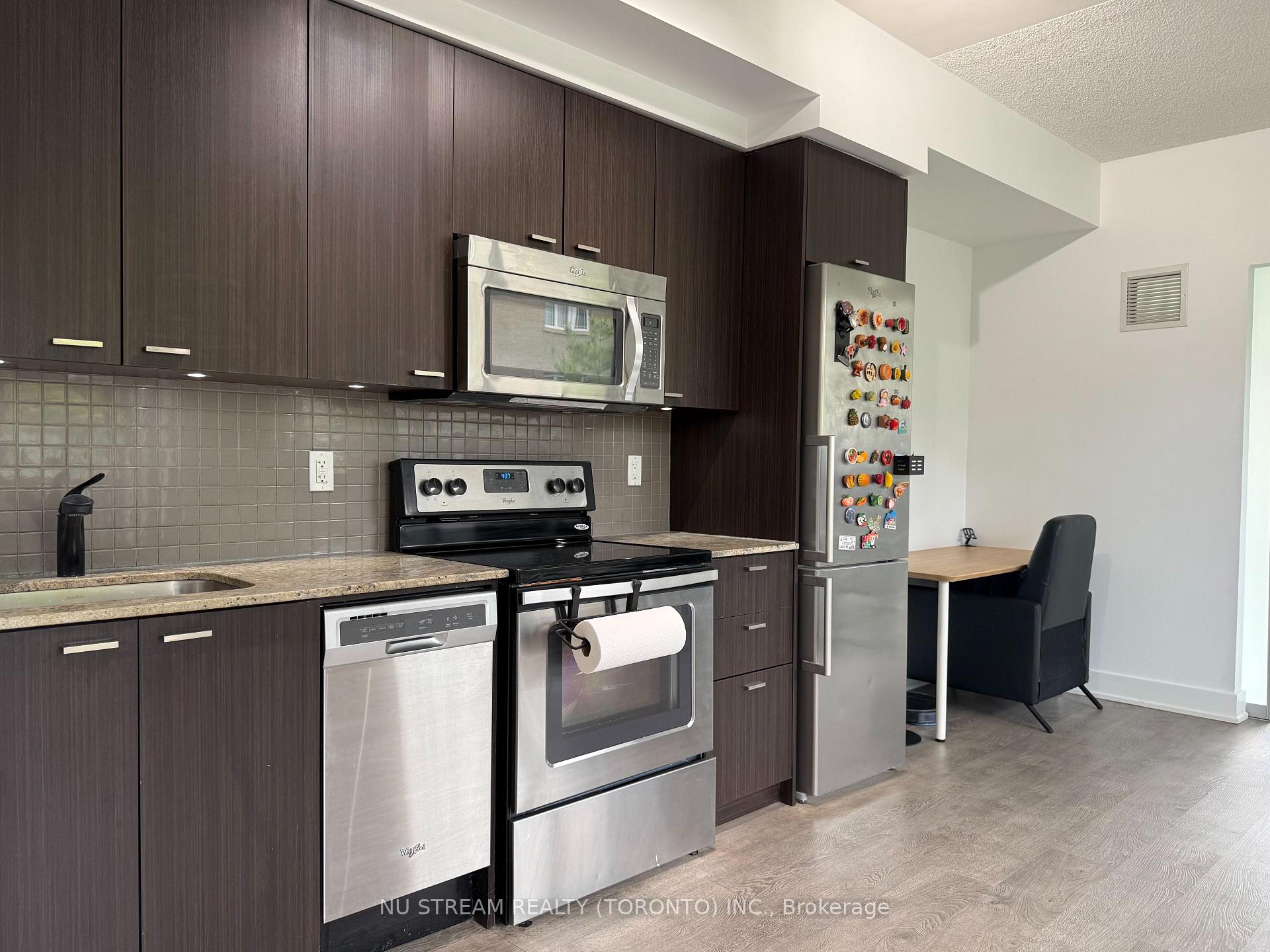 Photo 4 of Unit 211, 88 Sheppard Avenue E, North York, Willowdale East — HOMEH