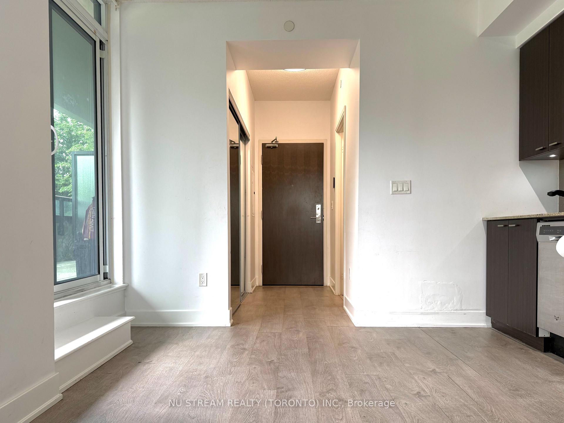 Photo 5 of Unit 211, 88 Sheppard Avenue E, North York, Willowdale East — HOMEH