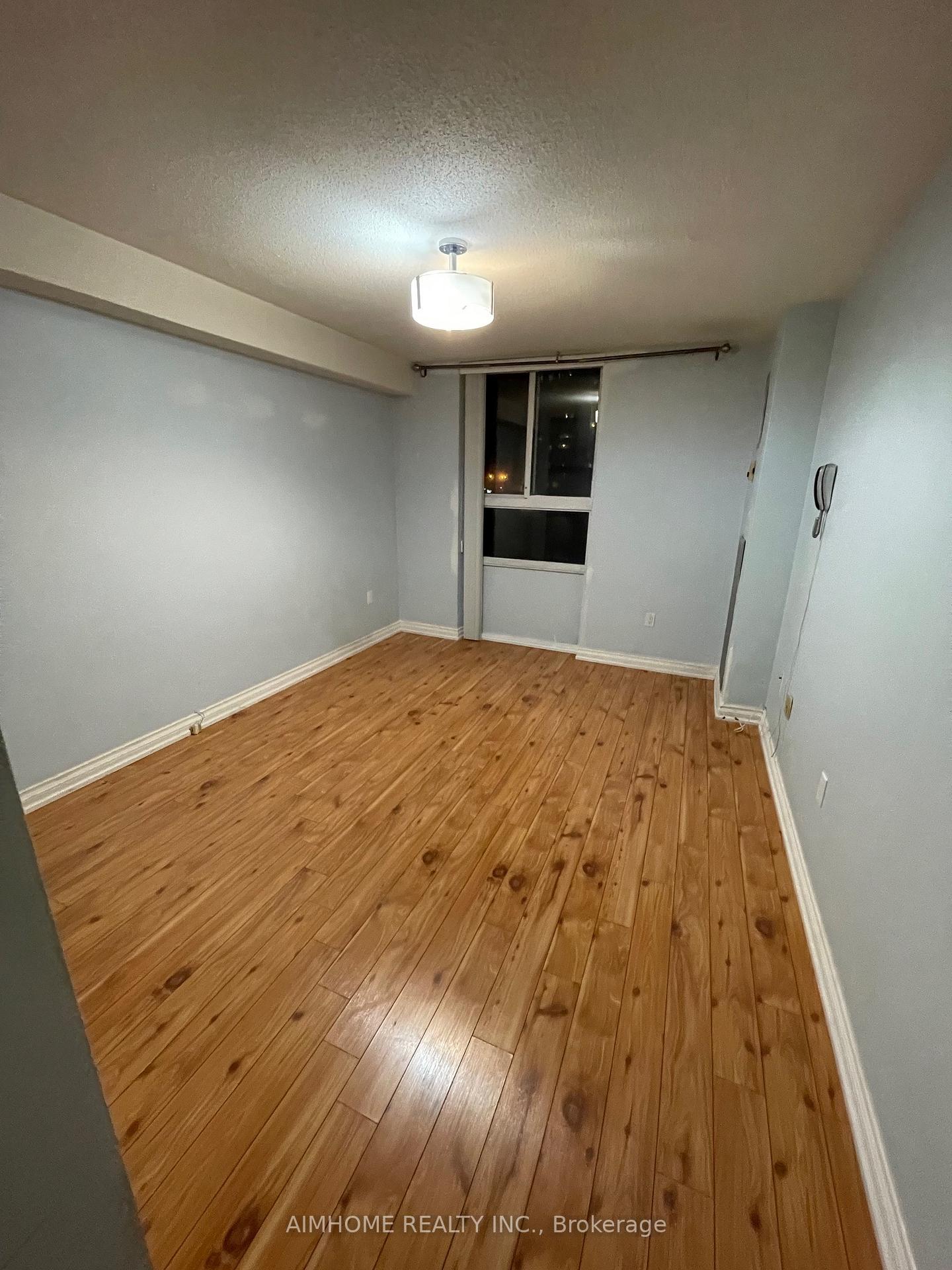 Photo 5 of Unit 812, 177 Linus Road, North York, Don Valley Village — HOMEH
