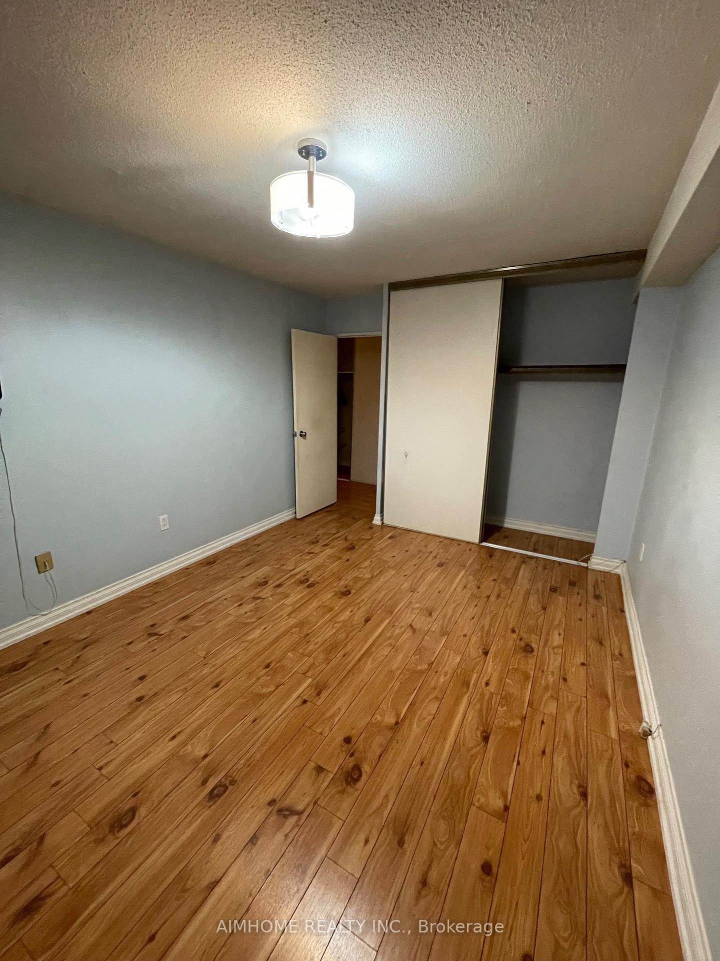 Photo 6 of Unit 812, 177 Linus Road, North York, Don Valley Village — HOMEH