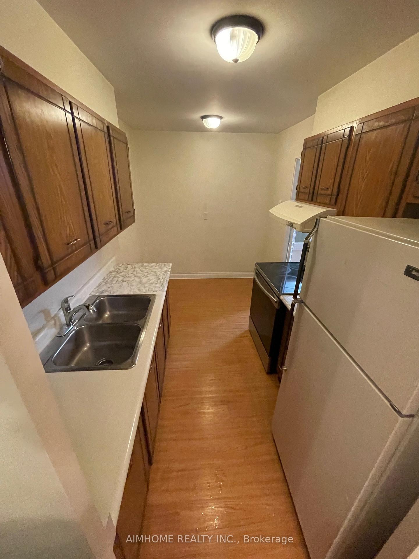 Photo 7 of Unit 812, 177 Linus Road, North York, Don Valley Village — HOMEH