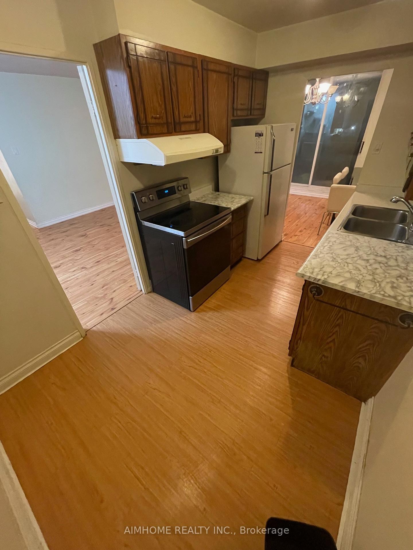 Photo 9 of Unit 812, 177 Linus Road, North York, Don Valley Village — HOMEH