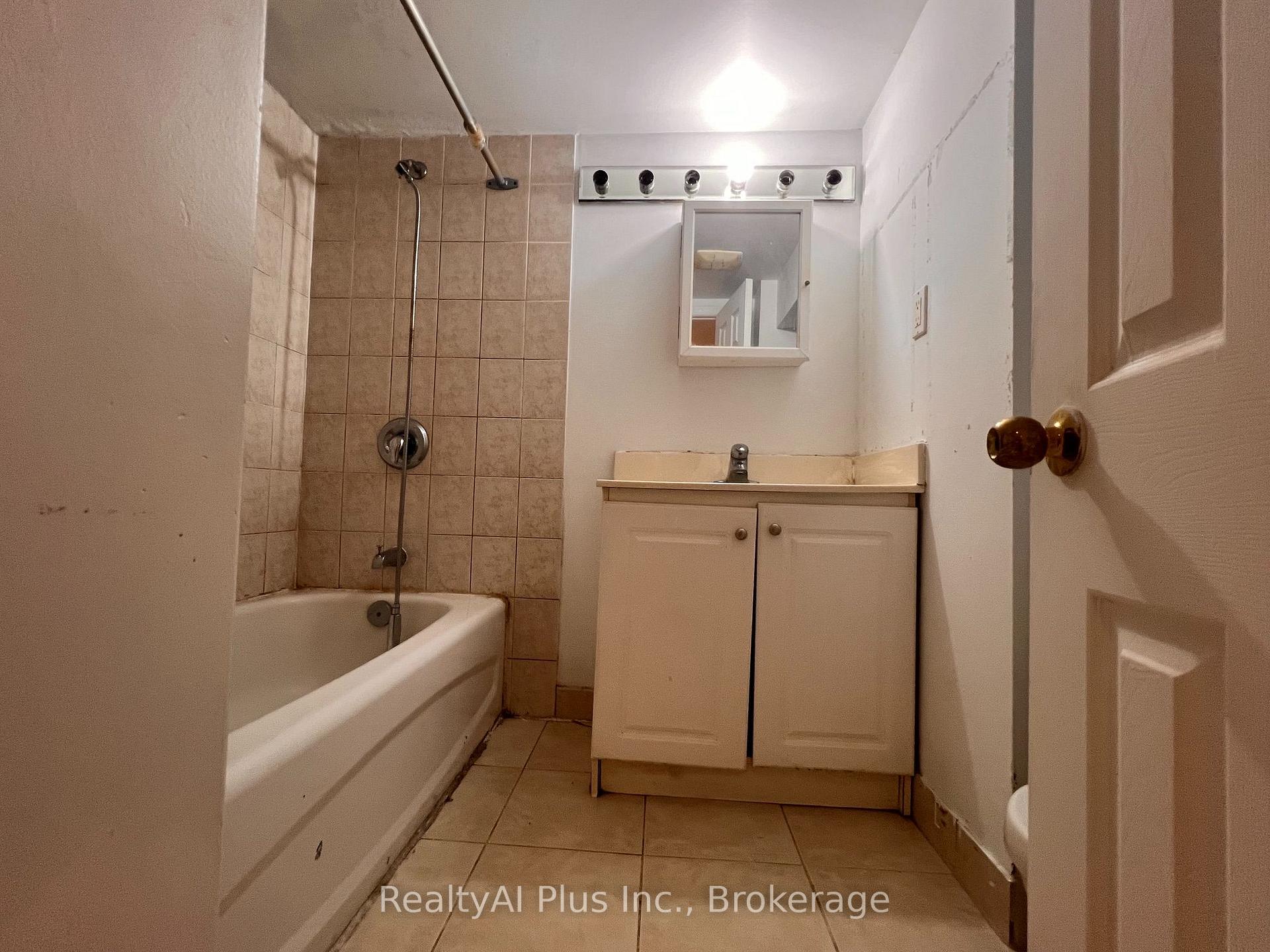 Photo 14 of 182 Boulton Avenue, Toronto, South Riverdale — HOMEH