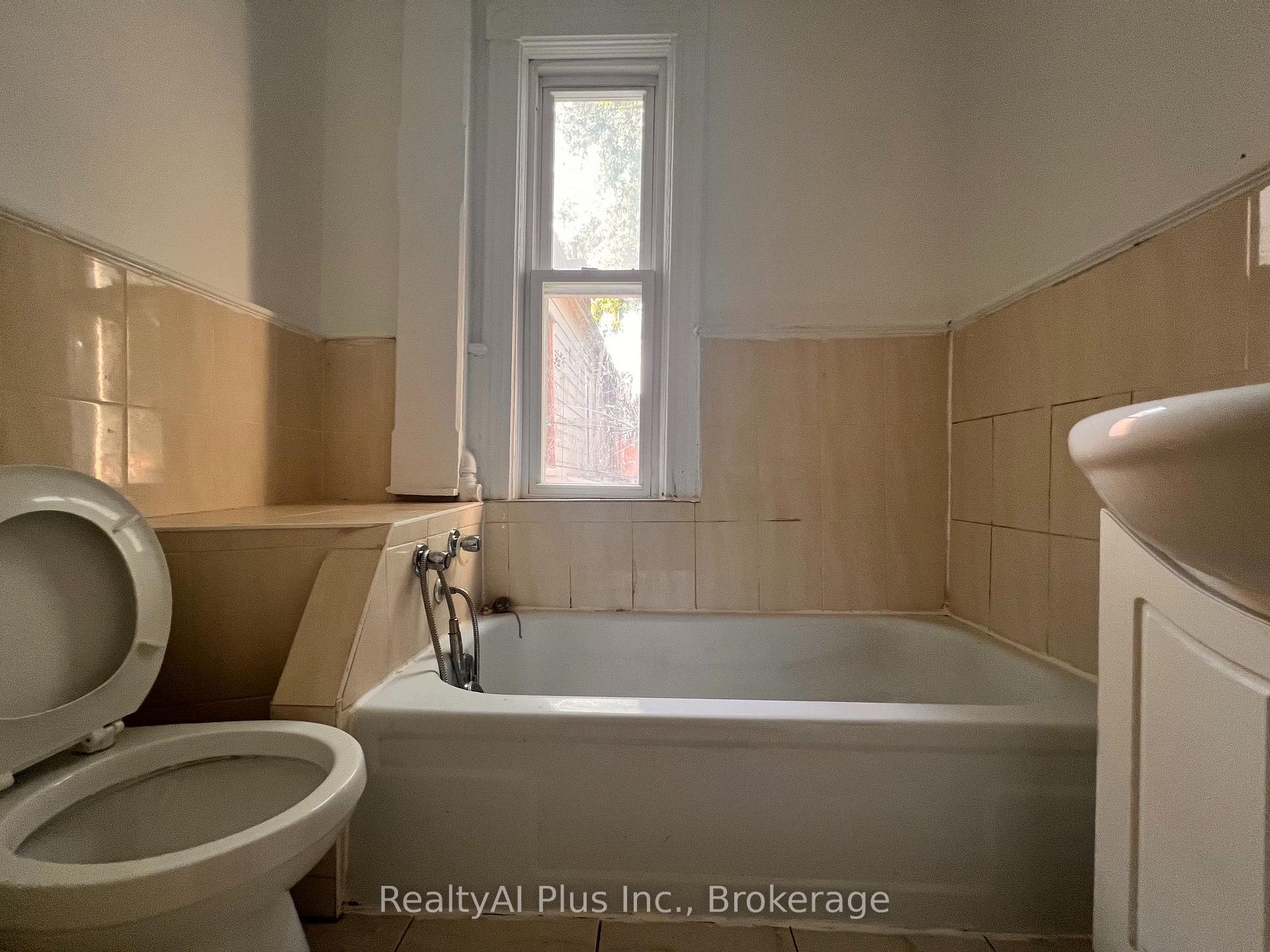 Photo 25 of 182 Boulton Avenue, Toronto, South Riverdale — HOMEH