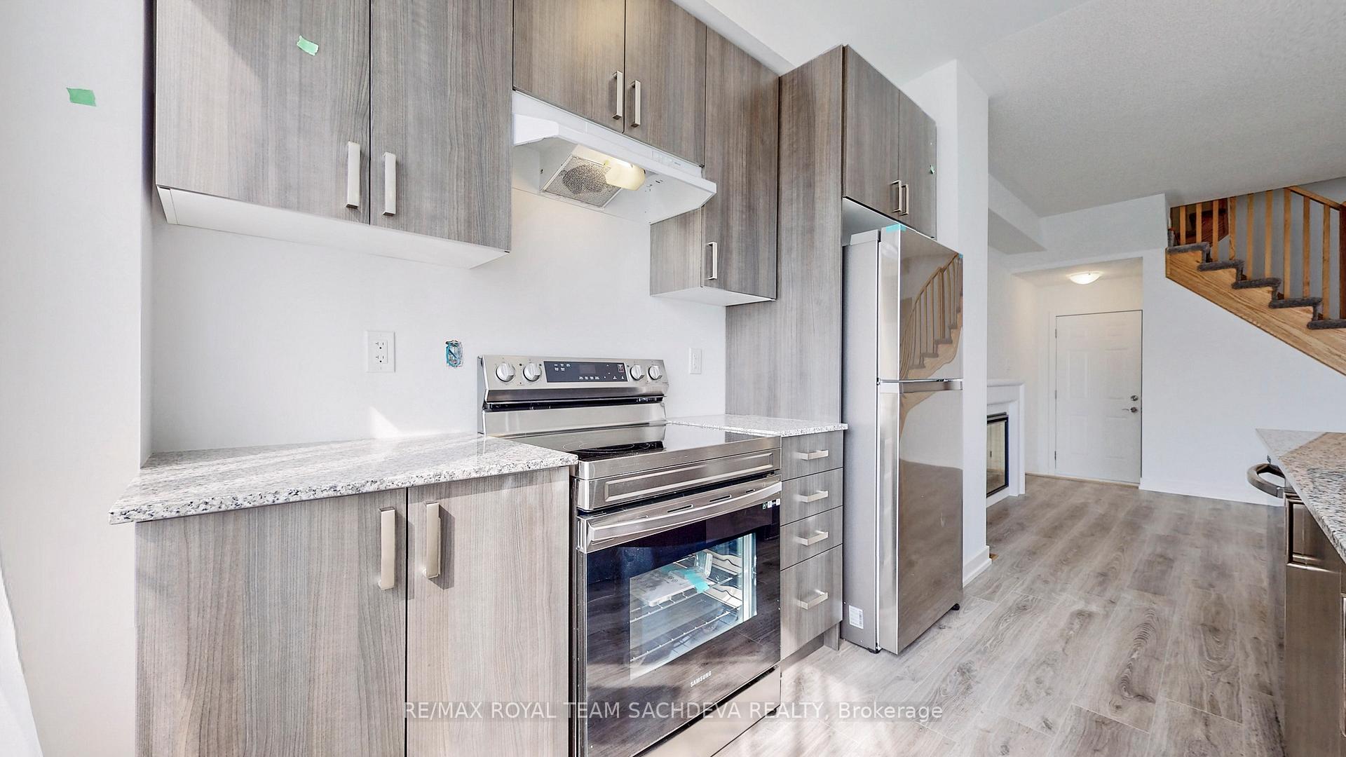Photo 10 of 73 Pine Gate Place, Whitby, Williamsburg — HOMEH