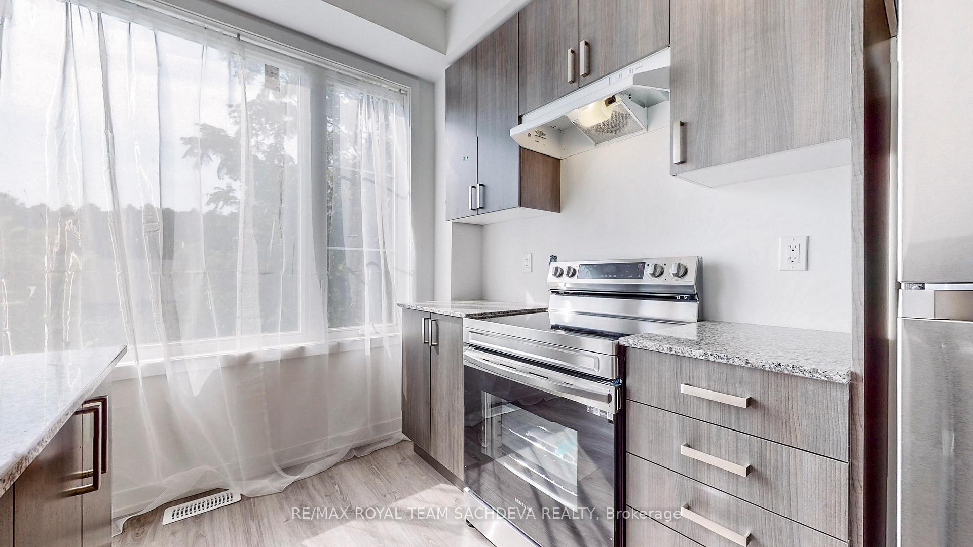 Photo 11 of 73 Pine Gate Place, Whitby, Williamsburg — HOMEH