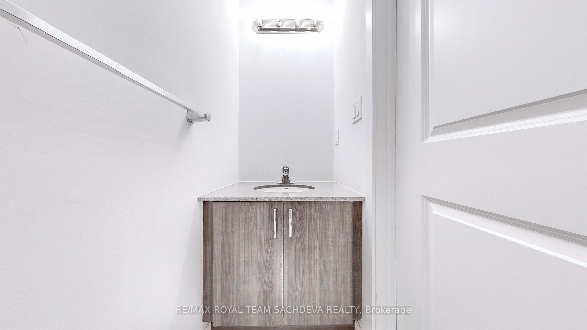 Photo 13 of 73 Pine Gate Place, Whitby, Williamsburg — HOMEH