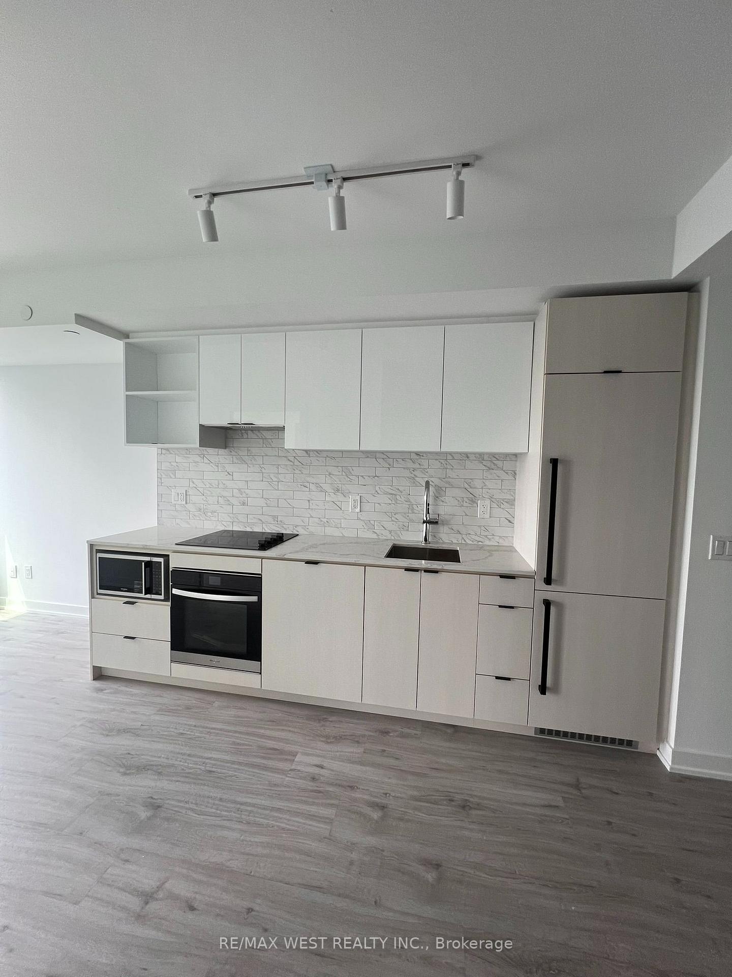 Photo 2 of 252 Church Street, Toronto, Church-Yonge Corridor — HOMEH