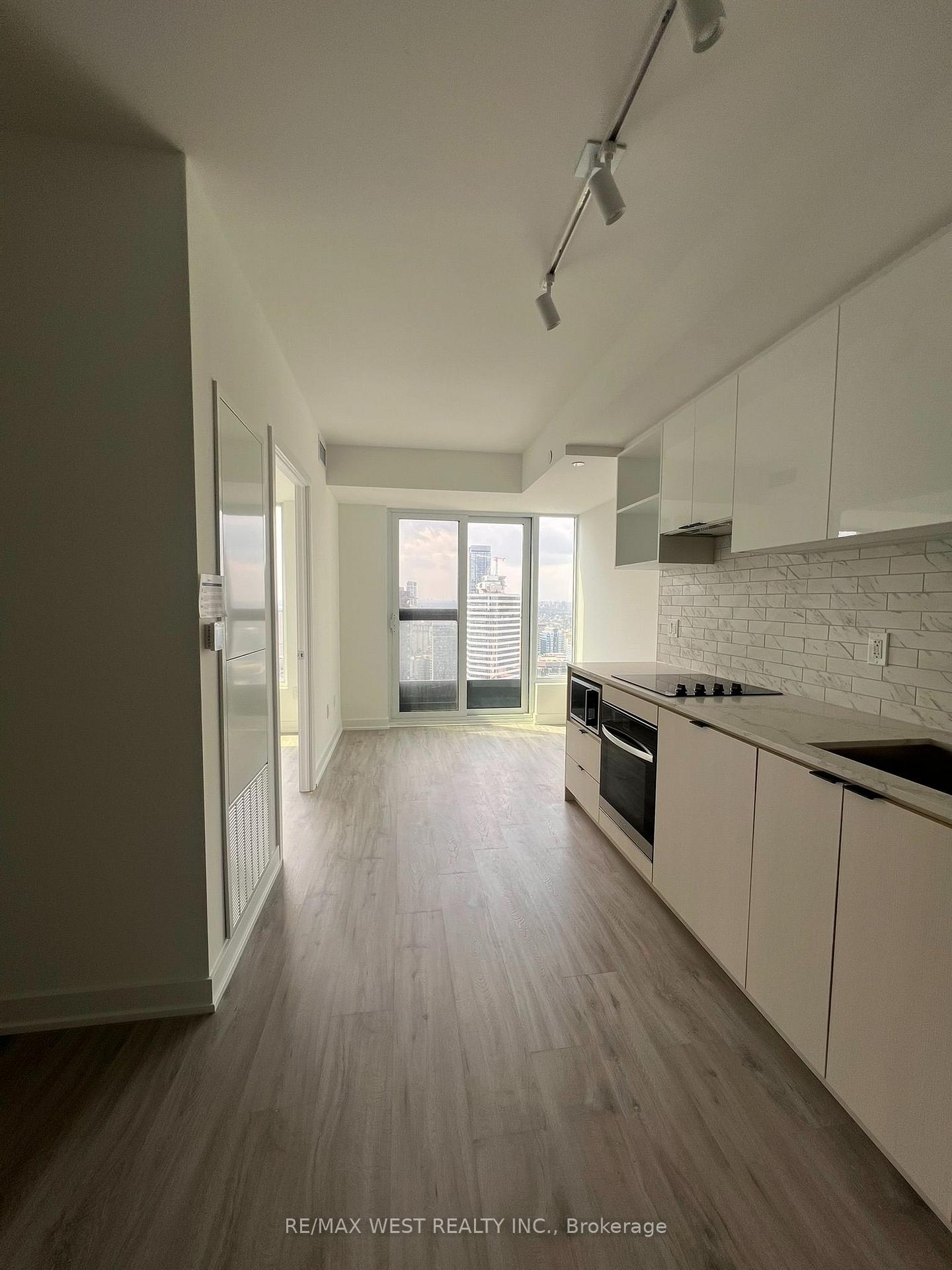 Photo 3 of 252 Church Street, Toronto, Church-Yonge Corridor — HOMEH
