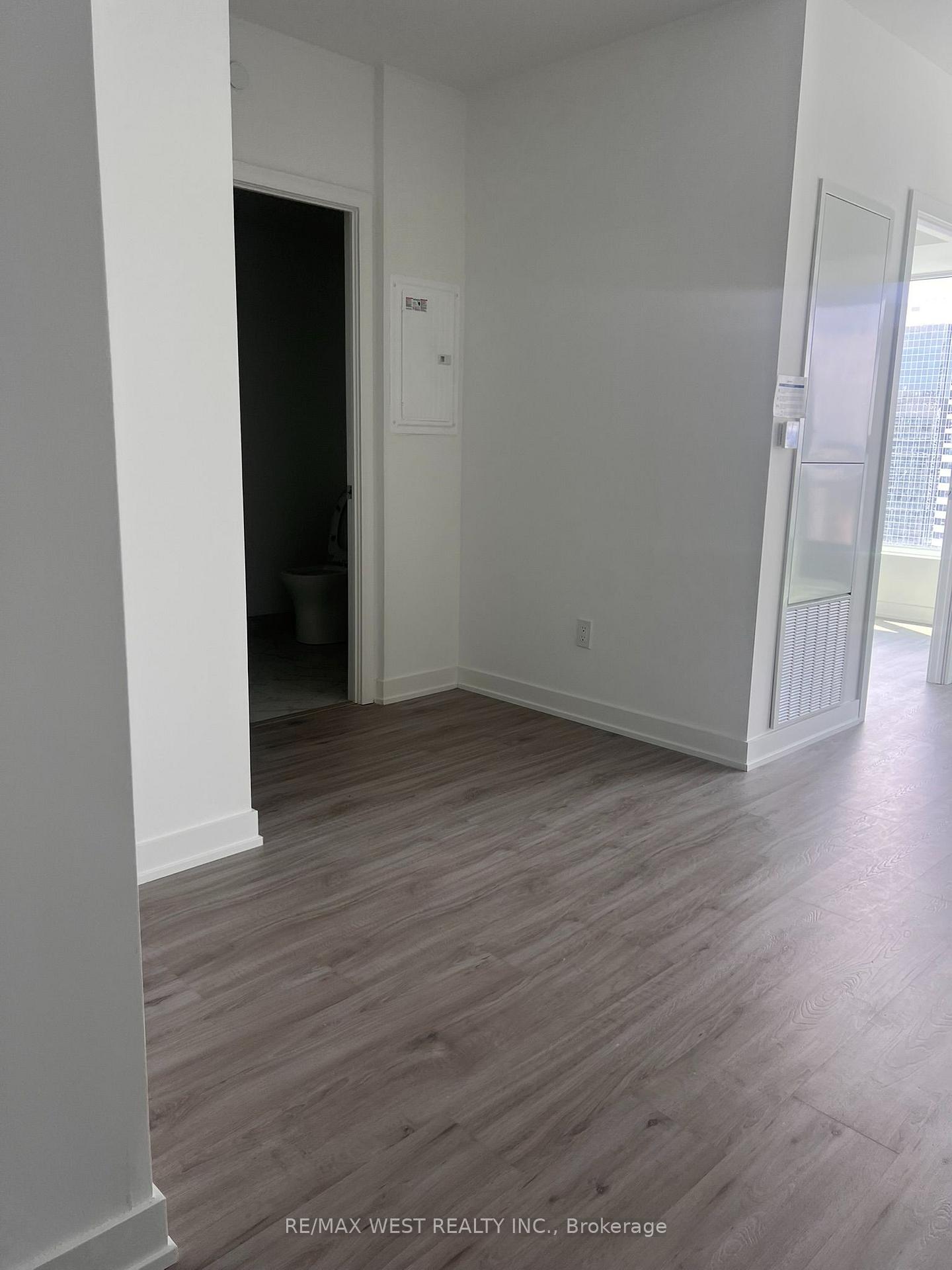Photo 5 of 252 Church Street, Toronto, Church-Yonge Corridor — HOMEH