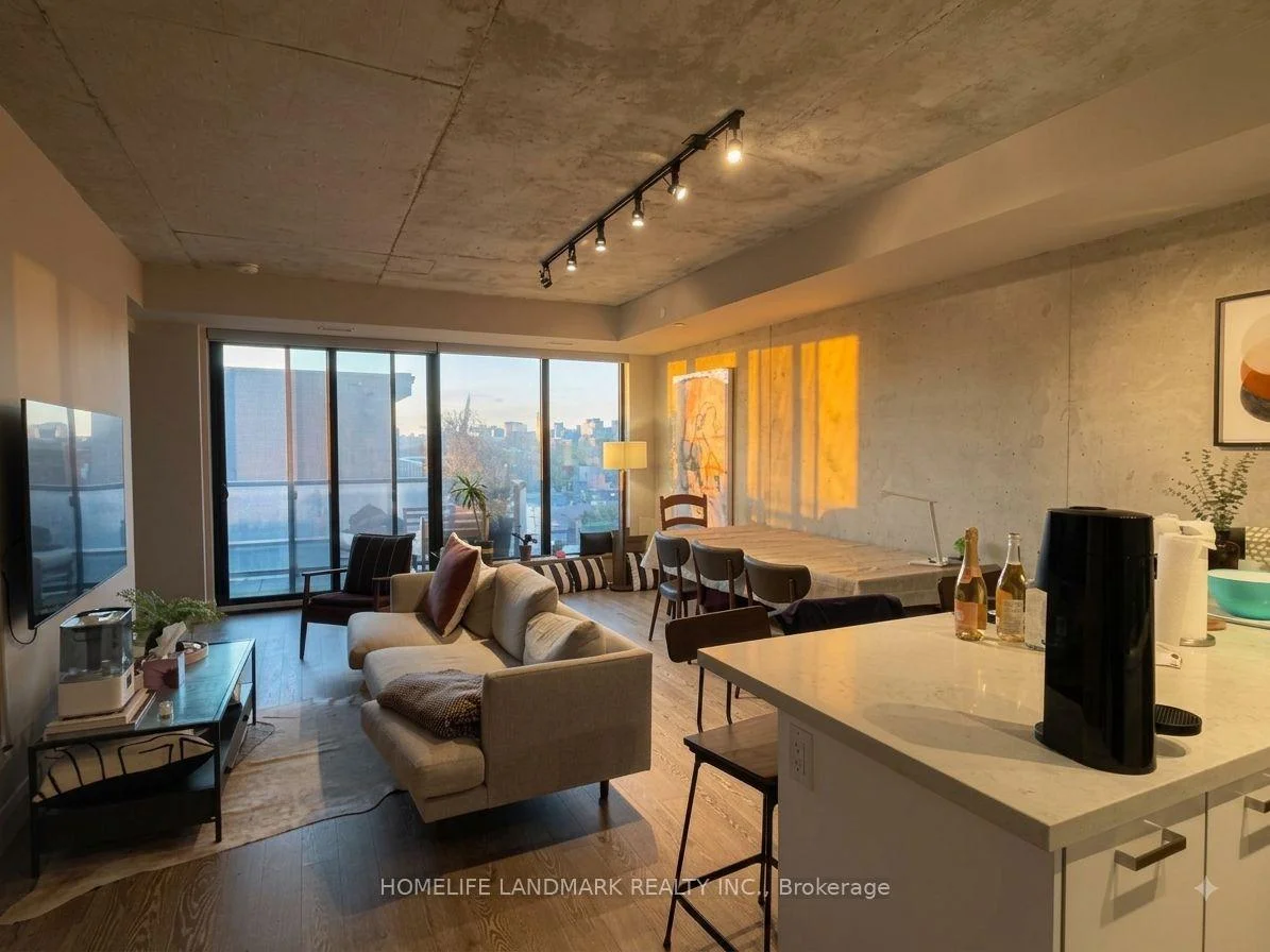 Photo 4 of Unit 716, 608 Richmond Street W, Toronto, Waterfront Communities — HOMEH