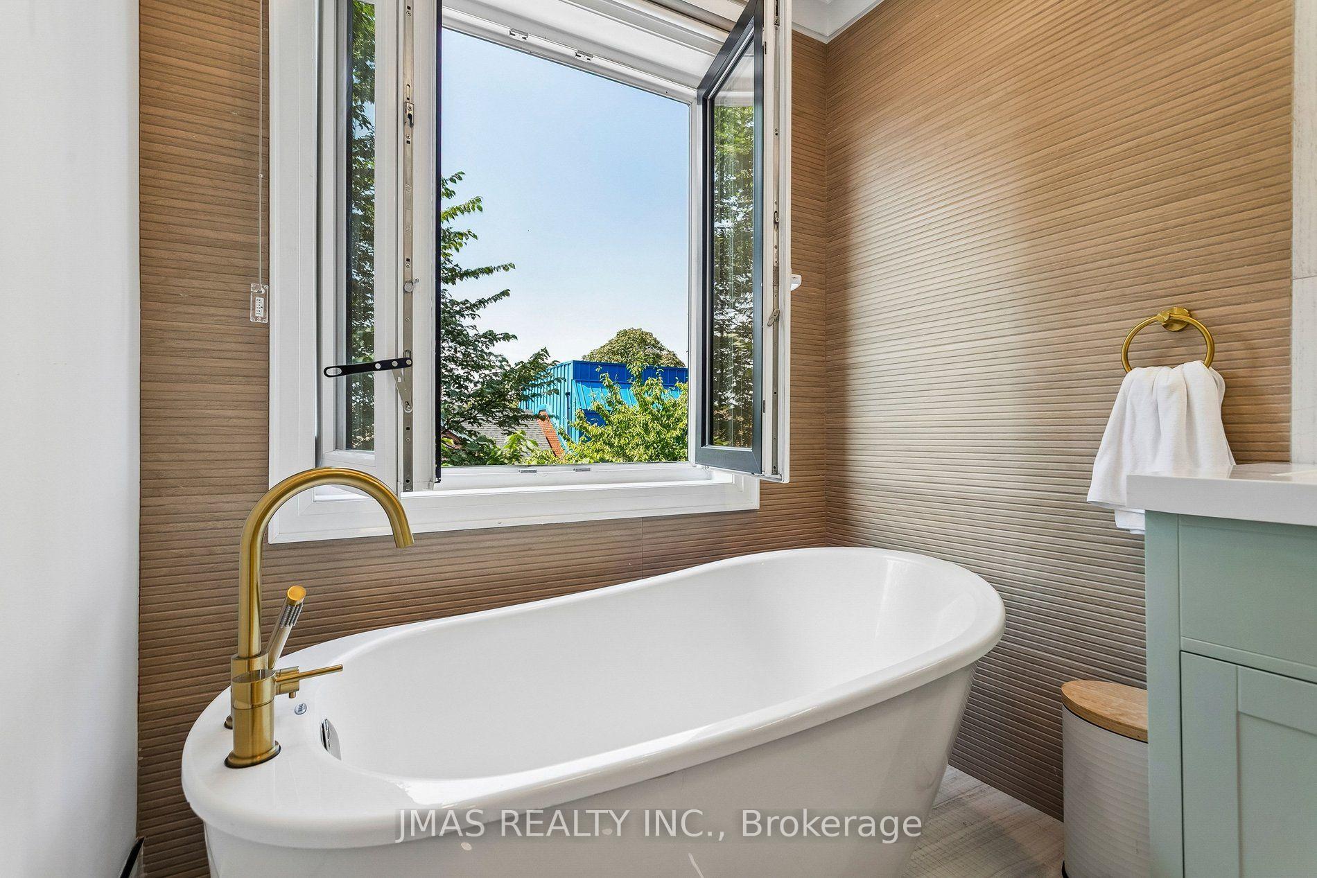 Photo 11 of 268 Manning Avenue, Toronto, Trinity-Bellwoods — HOMEH