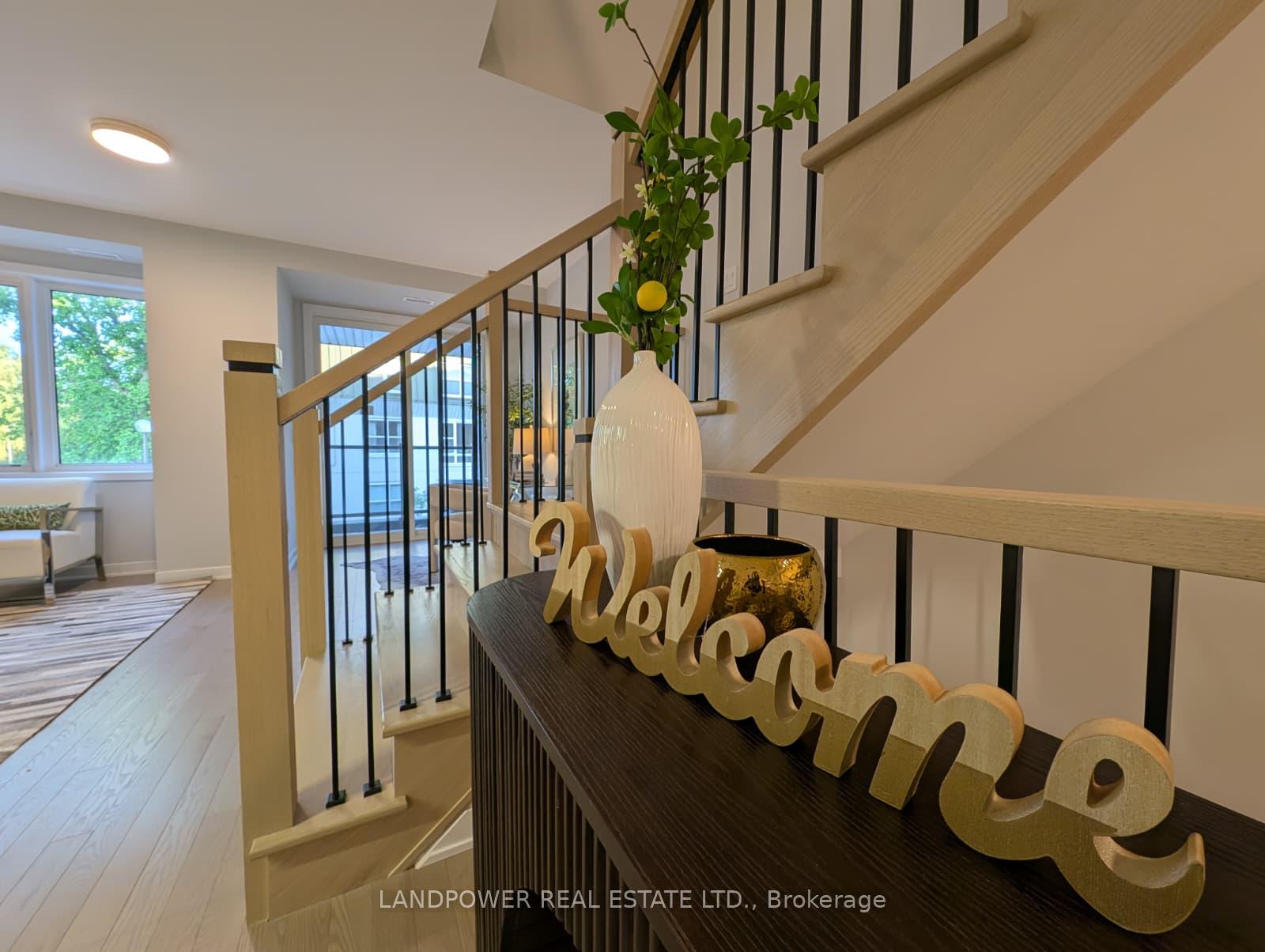 Photo 2 of 101 Anna Russell Way, Markham, Unionville — HOMEH