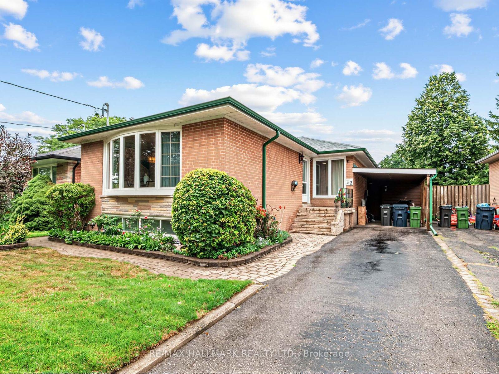 Photo 2 of 23 Lynnbrook Drive, Scarborough, Woburn — HOMEH