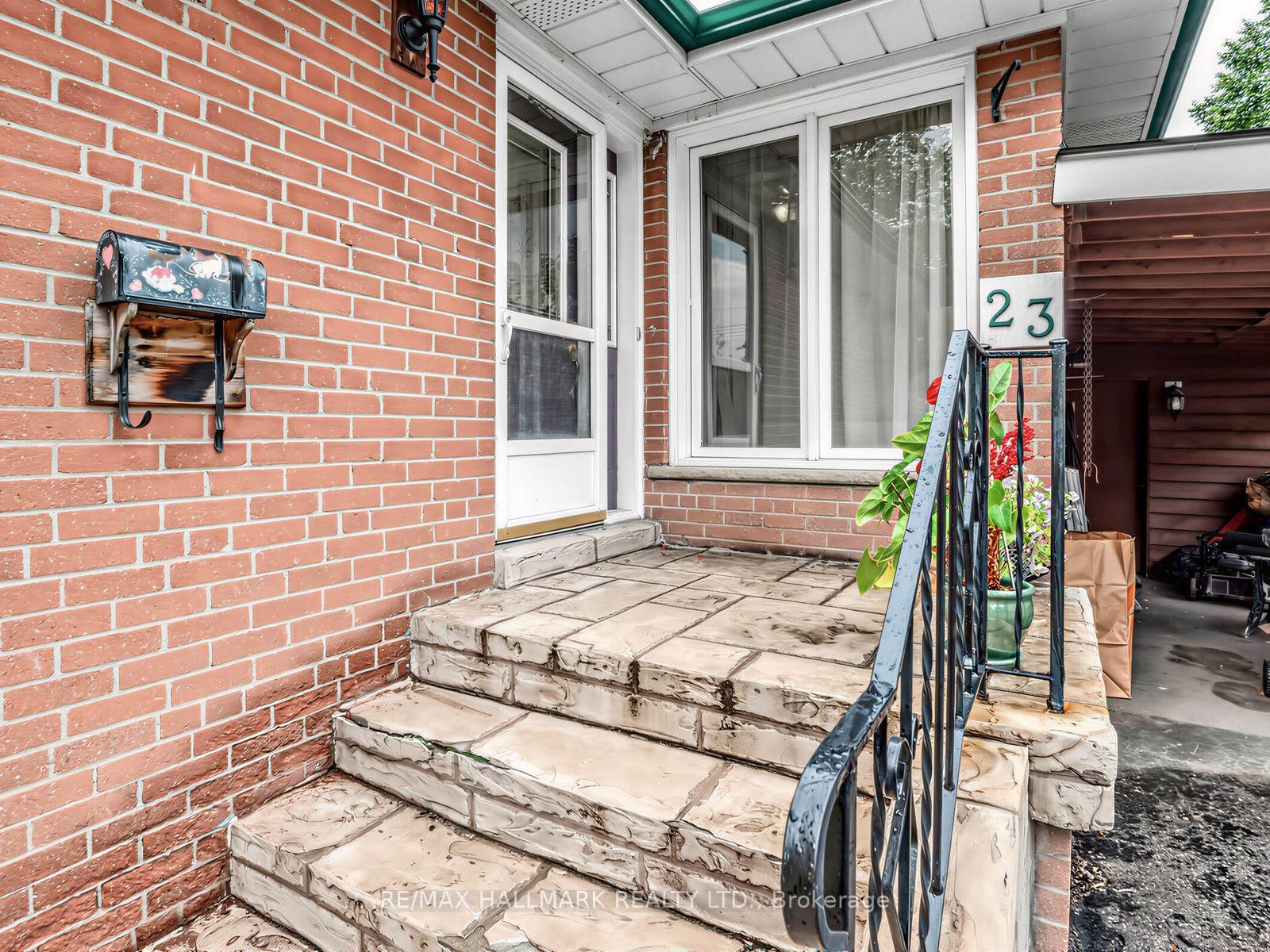 Photo 3 of 23 Lynnbrook Drive, Scarborough, Woburn — HOMEH