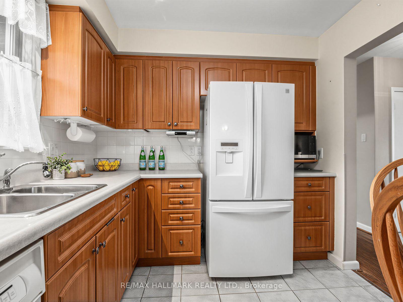 Photo 16 of 23 Lynnbrook Drive, Scarborough, Woburn — HOMEH
