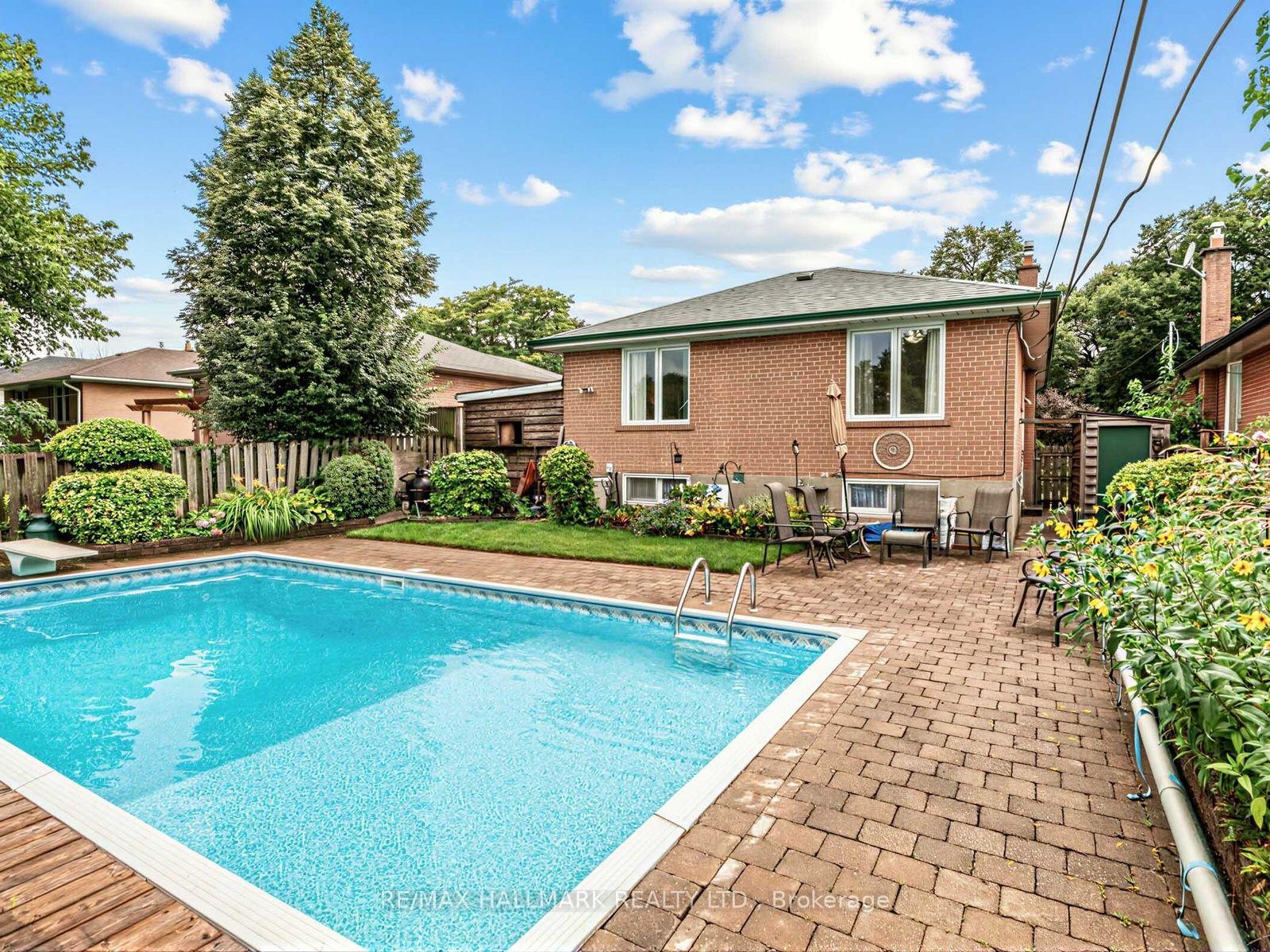 Photo 33 of 23 Lynnbrook Drive, Scarborough, Woburn — HOMEH