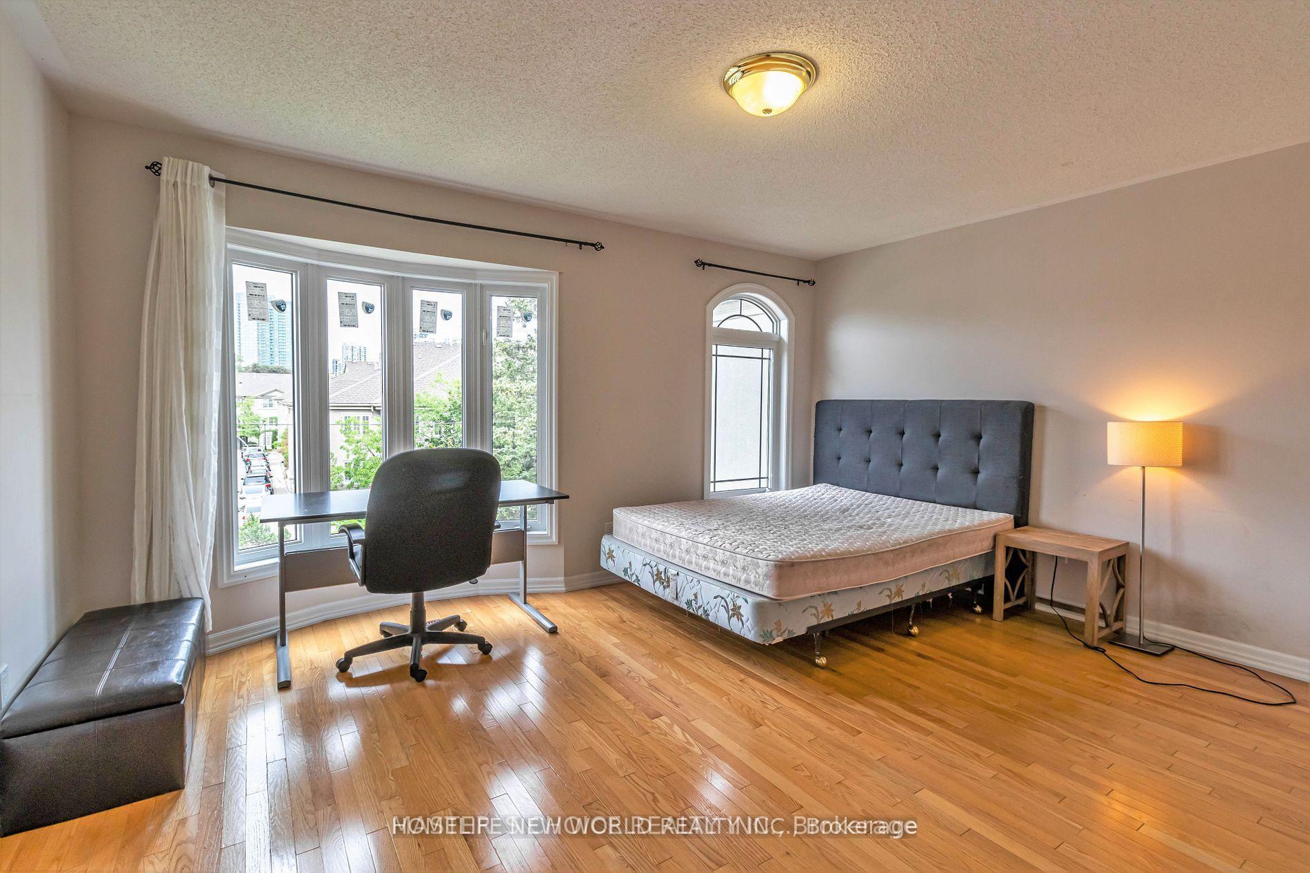 Photo 5 of Unit Upper, 6 Altamont Road, North York, Newtonbrook West — HOMEH