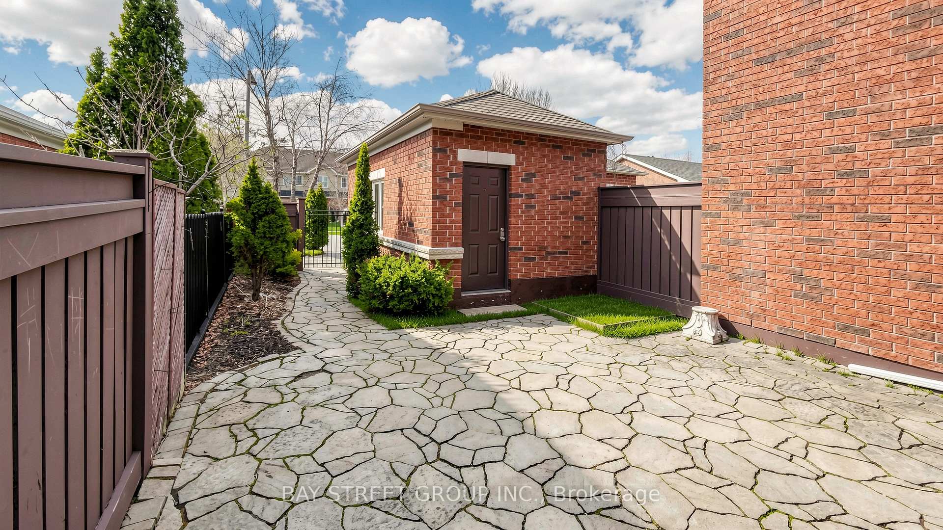 Photo 3 of 97 Zokol Drive, Aurora, Bayview Northeast — HOMEH