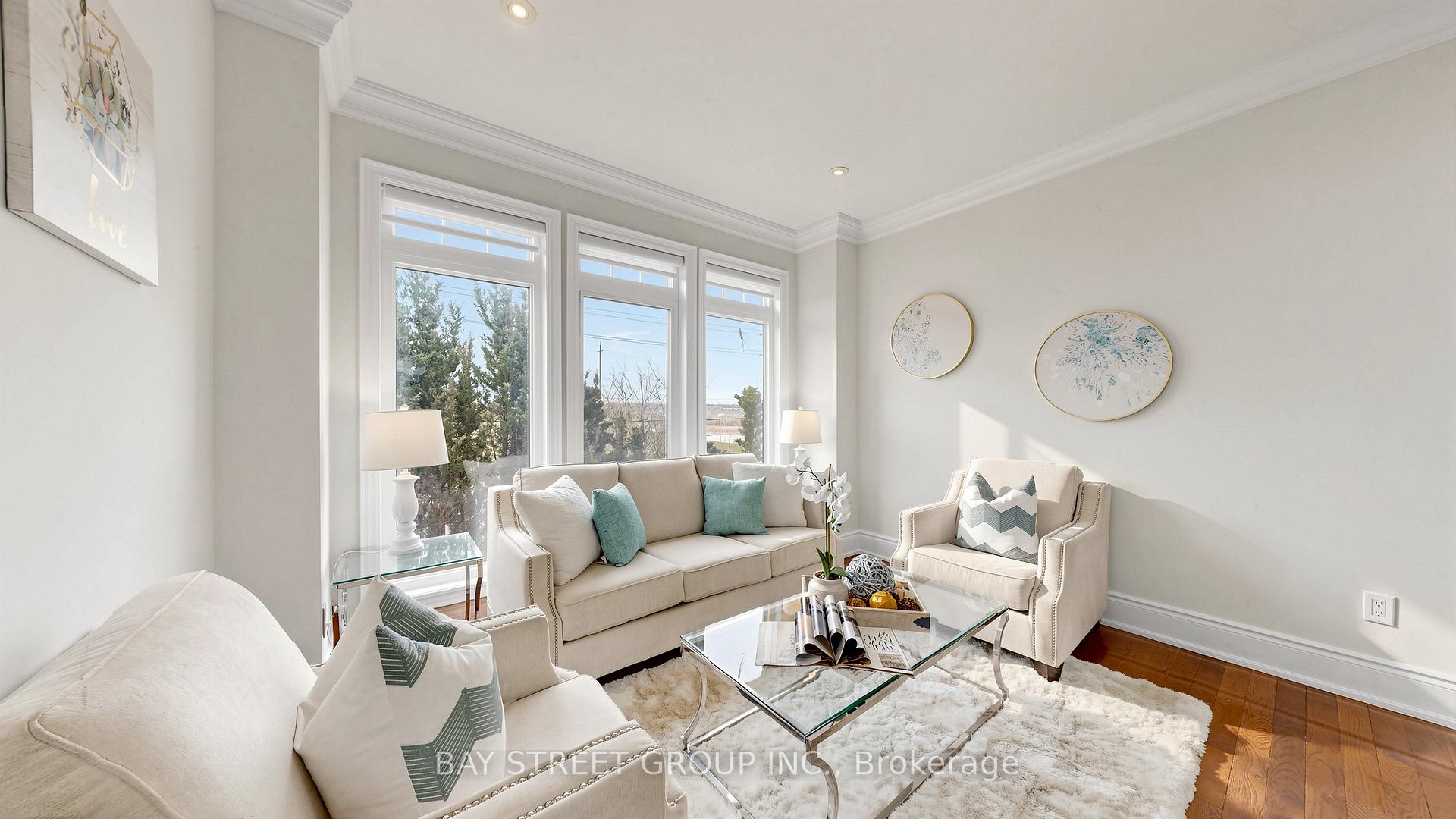 Photo 5 of 97 Zokol Drive, Aurora, Bayview Northeast — HOMEH