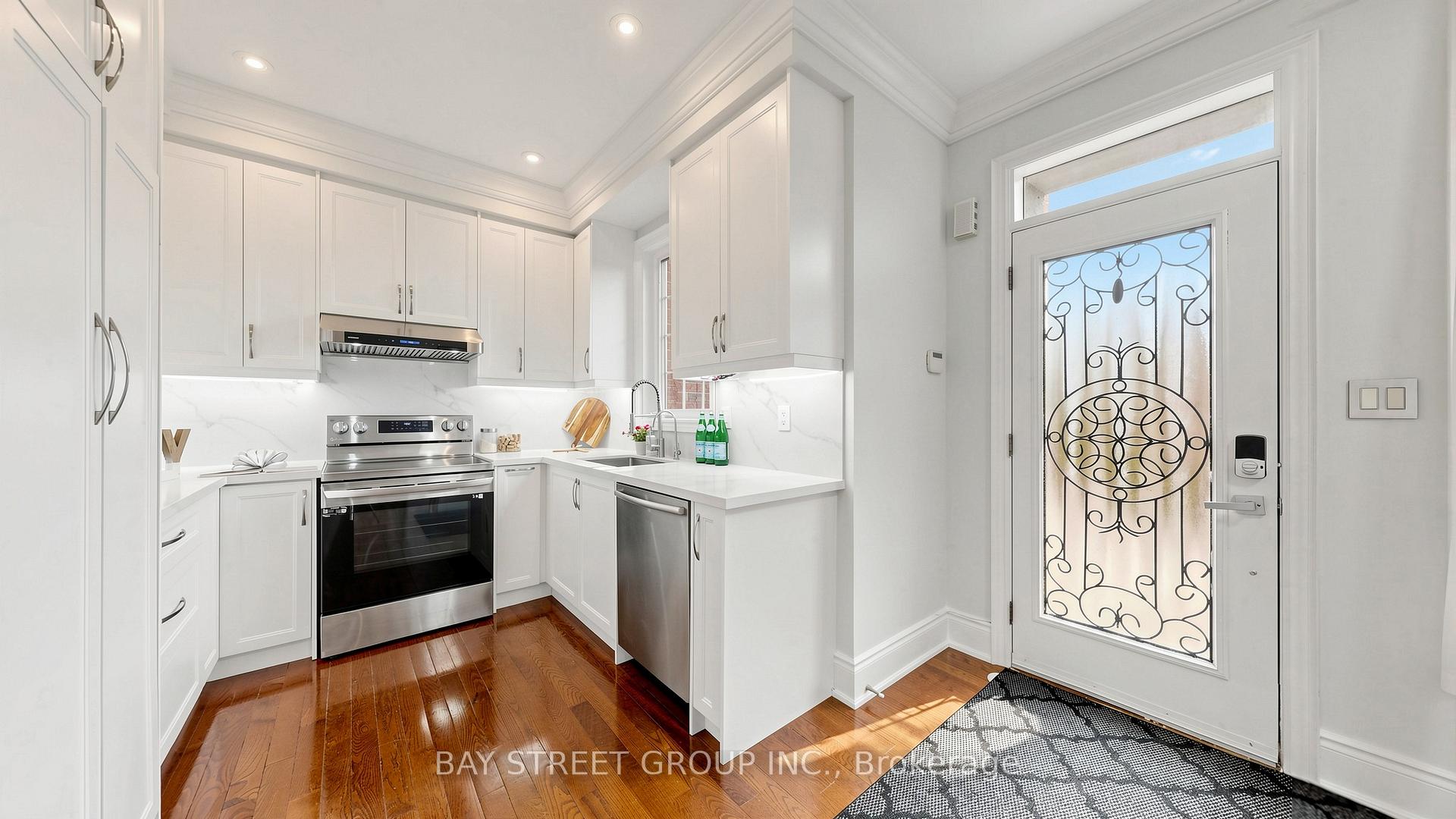 Photo 10 of 97 Zokol Drive, Aurora, Bayview Northeast — HOMEH