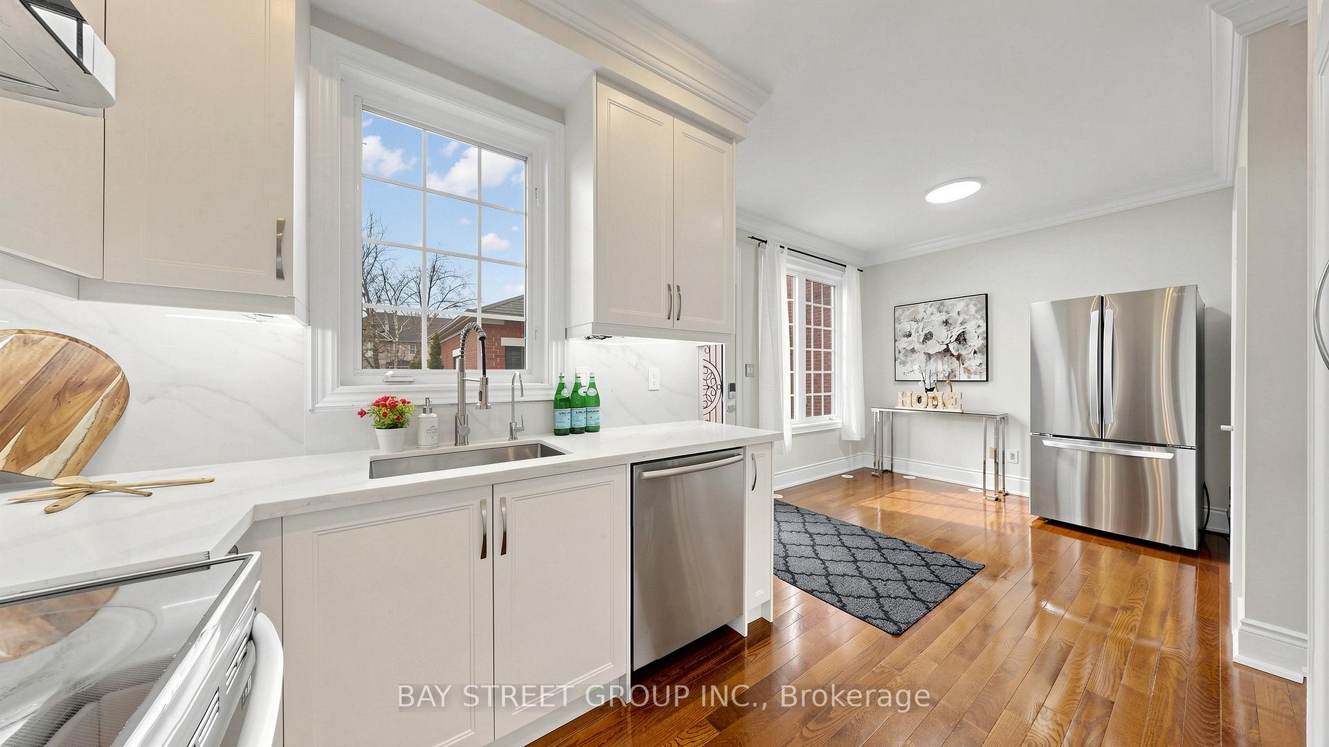 Photo 12 of 97 Zokol Drive, Aurora, Bayview Northeast — HOMEH