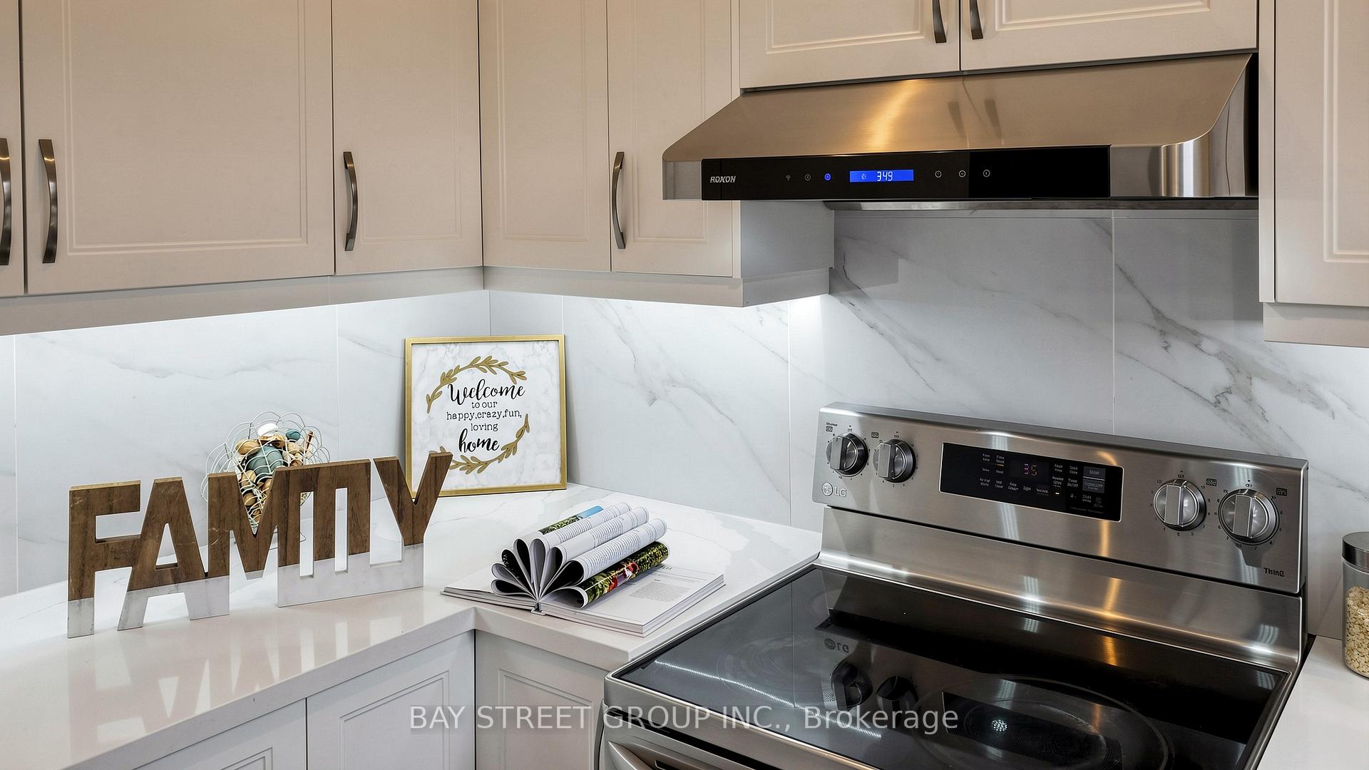 Photo 16 of 97 Zokol Drive, Aurora, Bayview Northeast — HOMEH