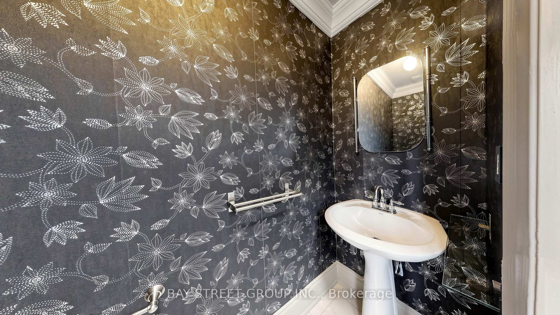 Photo 37 of 97 Zokol Drive, Aurora, Bayview Northeast — HOMEH